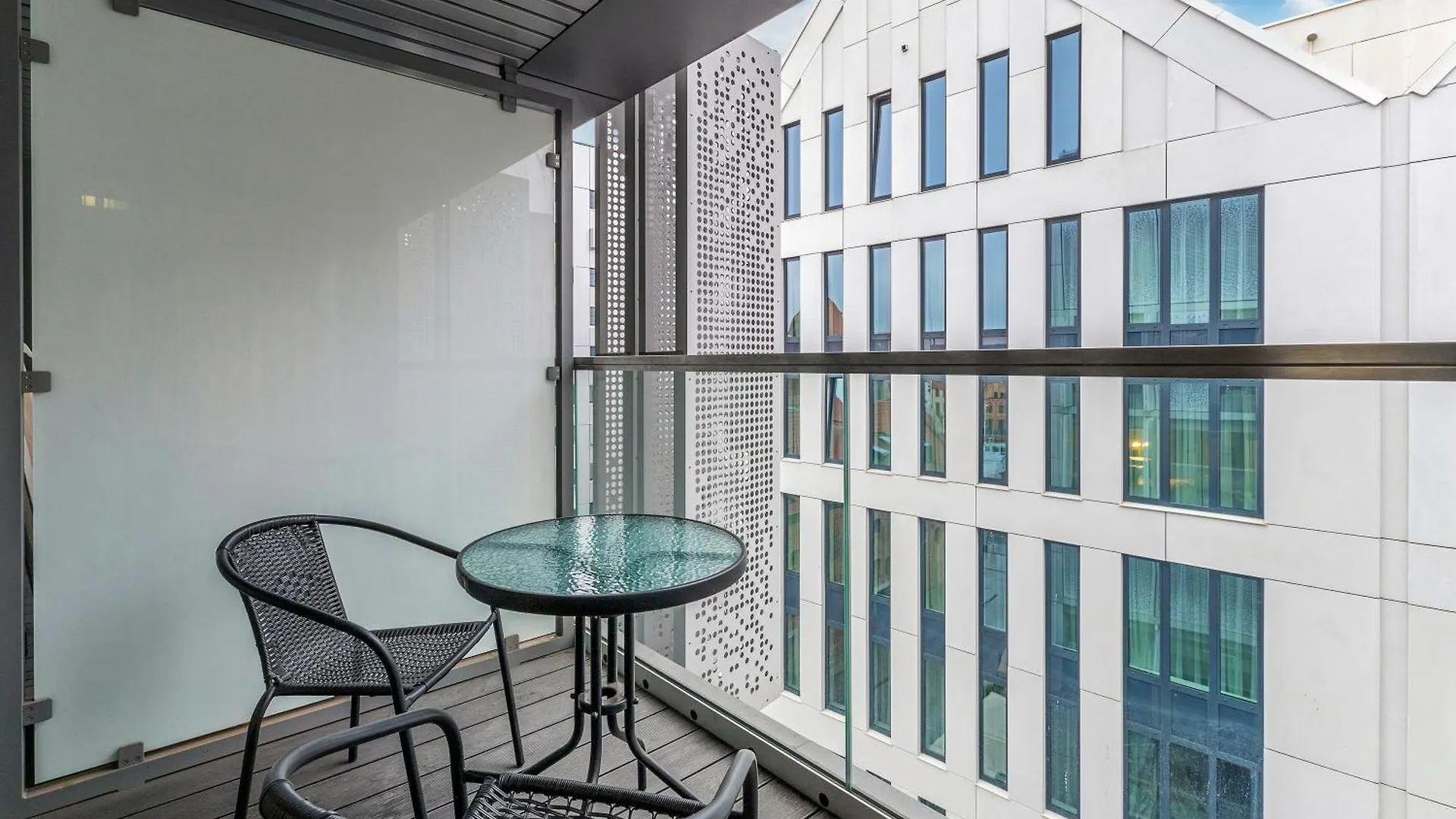 Granaria Deluxe & Riverside By Downtown Apartments Gdansk