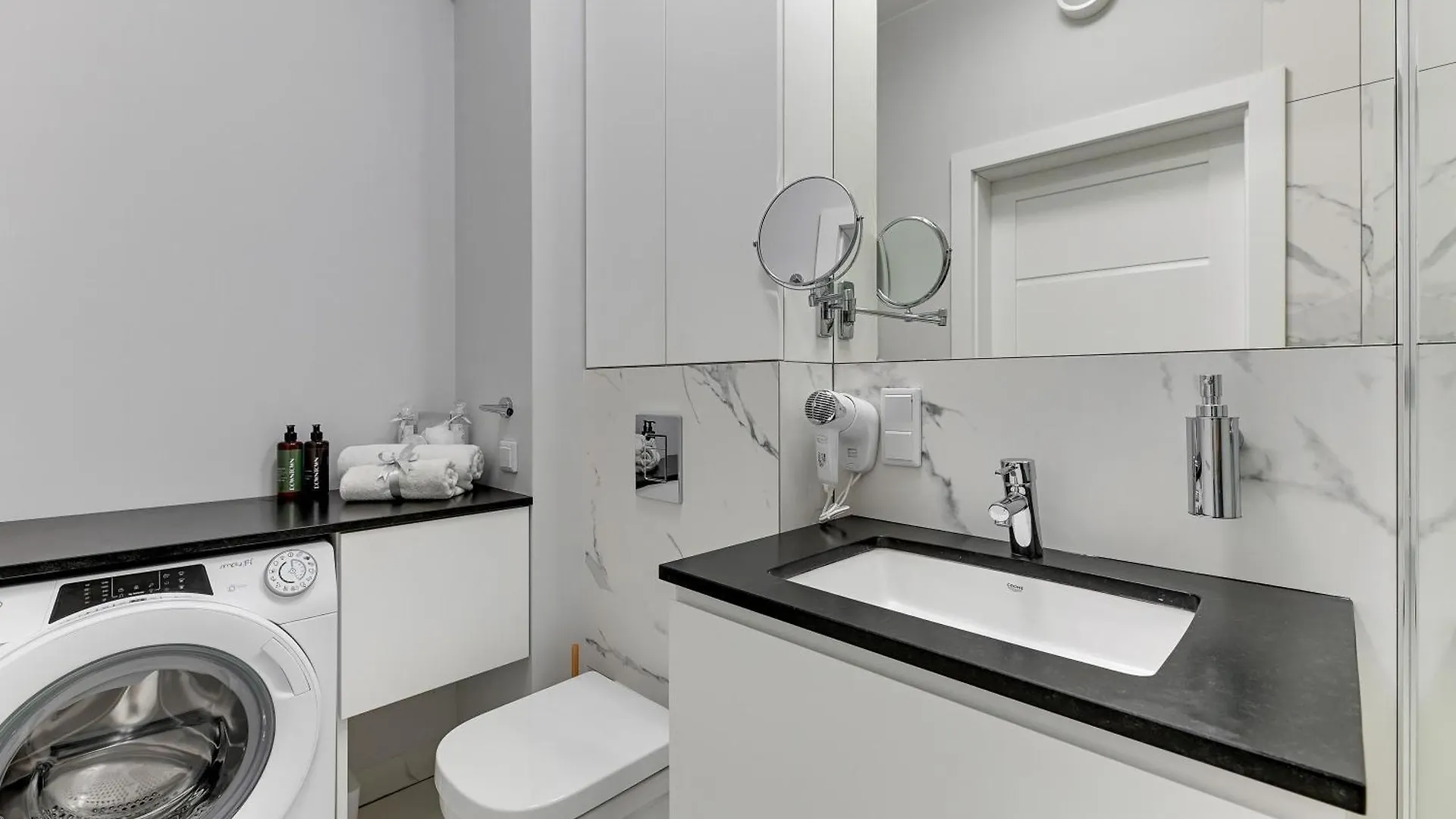 Granaria Deluxe & Riverside By Downtown Apartments Gdansk